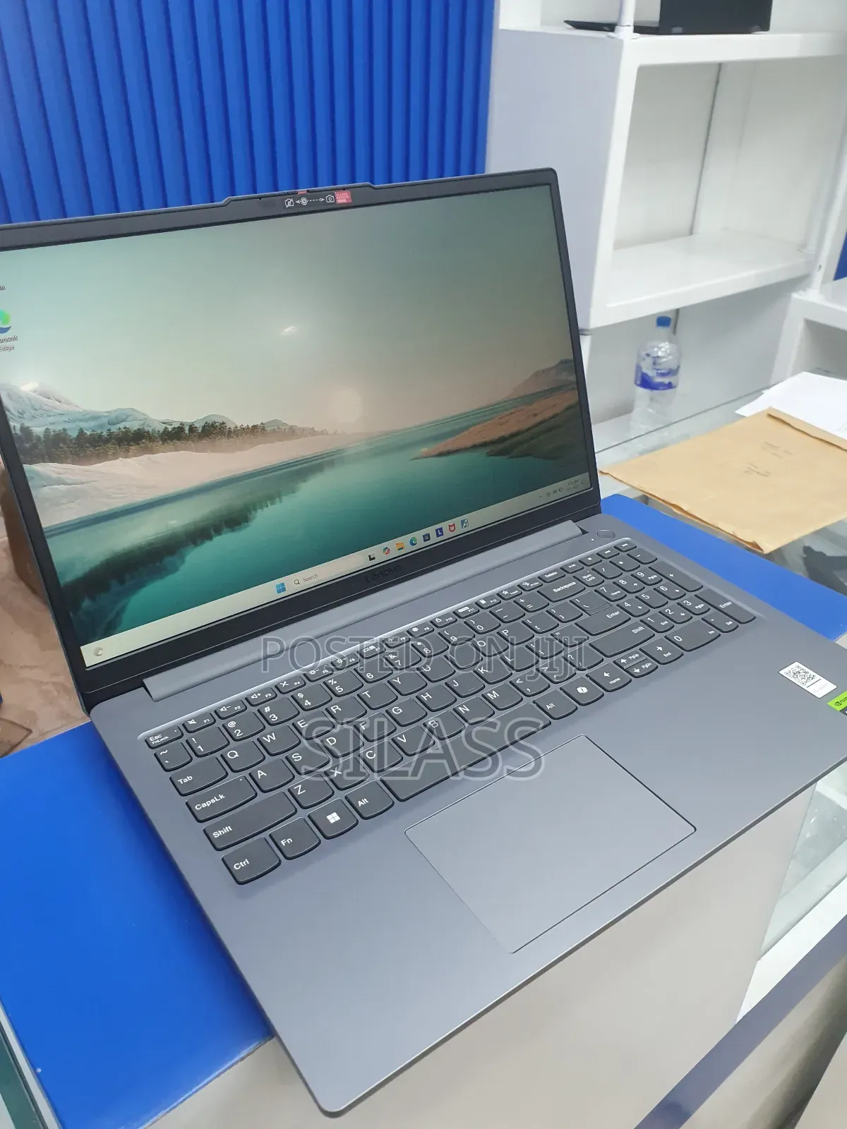 New Laptop Lenovo LOQ 15IRH8 12GB Intel Core I5 SSD 512GB