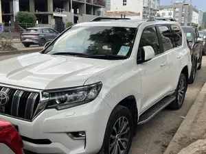 Photo - Toyota Land Cruiser 2019 White