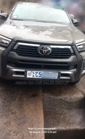 Photo - Toyota Hilux 2022 Gray