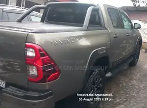 Toyota Hilux 2022 Gray