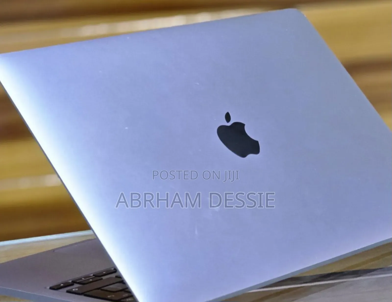 New Laptop Apple MacBook Pro 2022 M2 8GB Apple M2 SSD 256GB