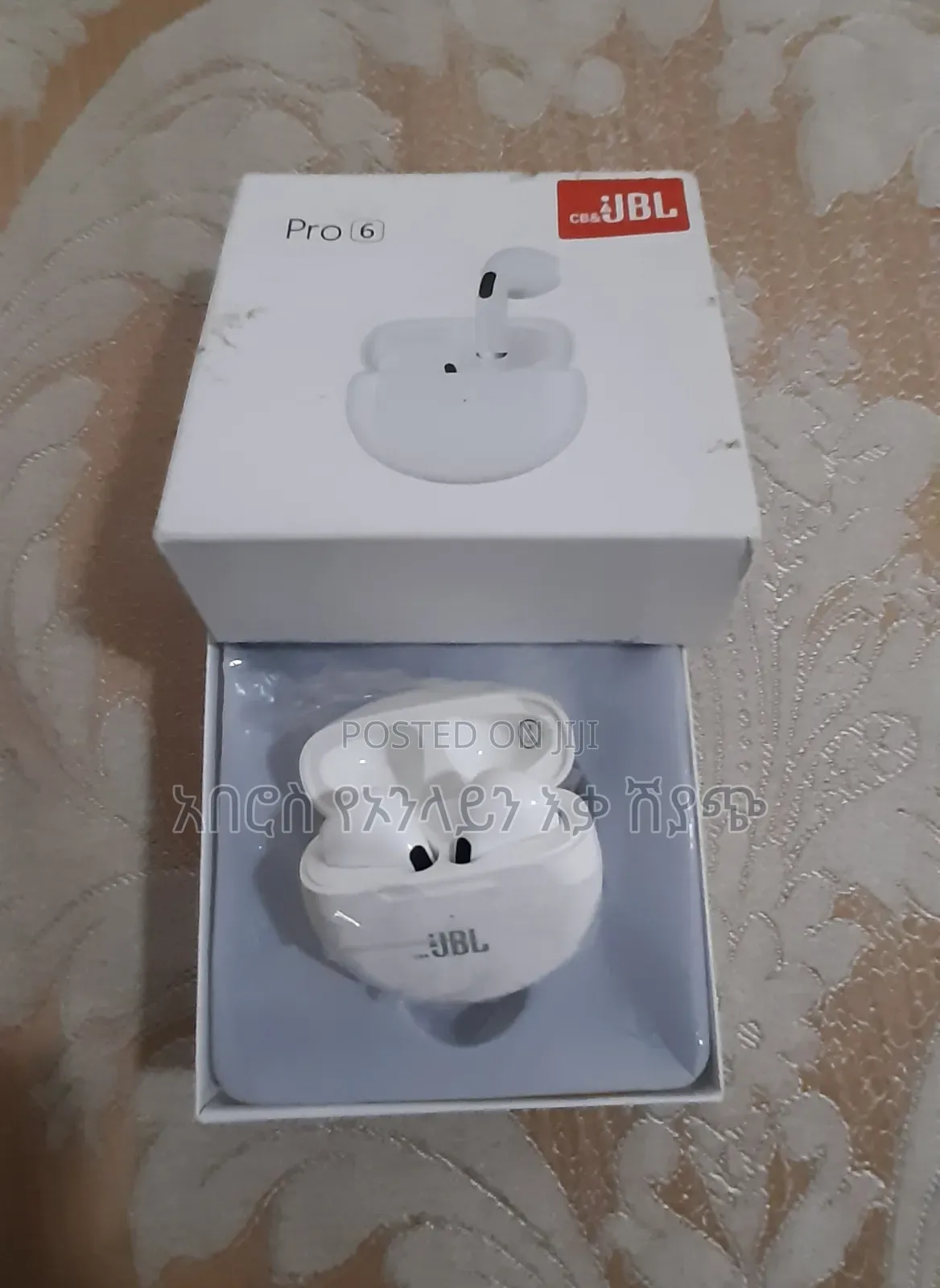 JBL and Cb Earphone