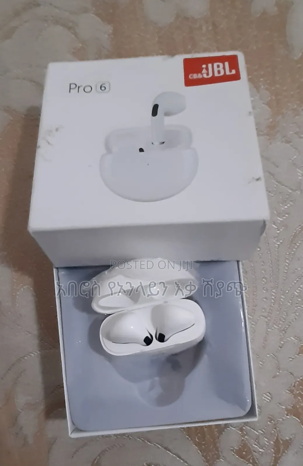 JBL and Cb Earphone