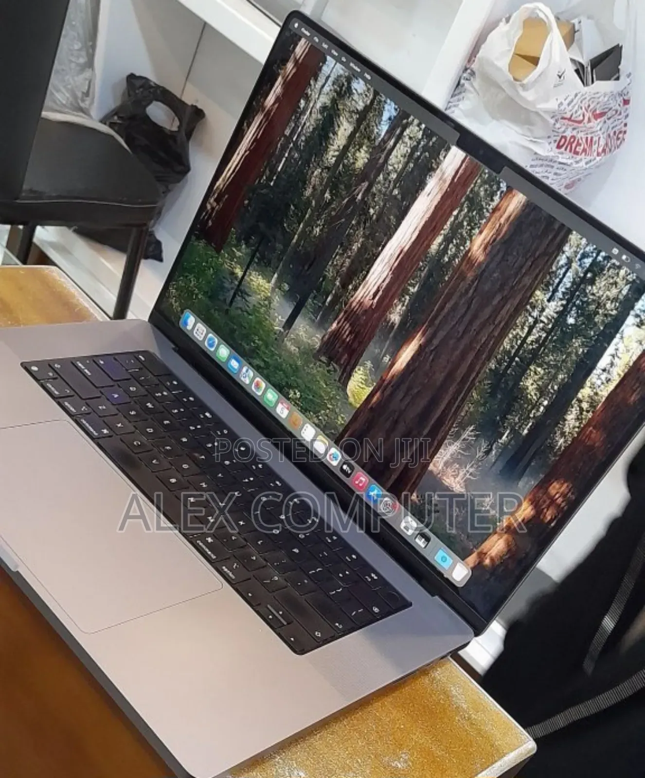 New Laptop Apple MacBook Pro M1 16GB Apple M1 Pro SSD 1T