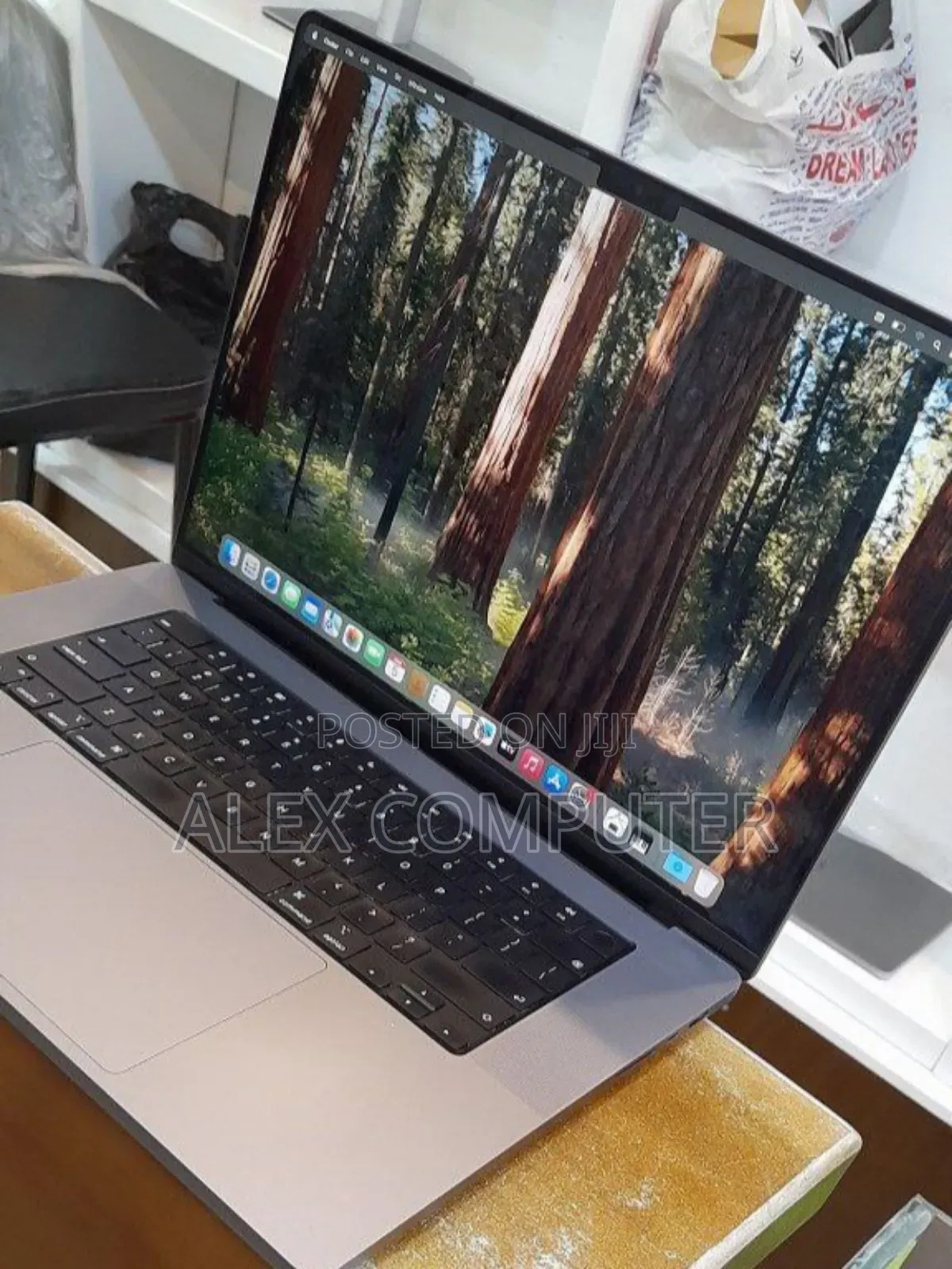 New Laptop Apple MacBook Pro M1 16GB Apple M1 Pro SSD 1T