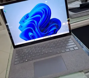 New Laptop Microsoft 16GB Intel Core i7 SSD 512GB