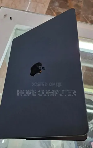 New Laptop Apple MacBook Air 2022 M2 8GB Apple M2 SSD 256GB