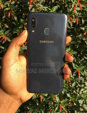Photo - New Samsung Galaxy A30 64 GB Black