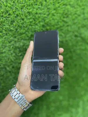 Photo - Samsung Galaxy Z Flip 5 256 GB Black