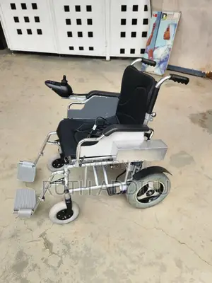 Electrical Wheelchair Can Go 30km in One Charger能和wheelchair
