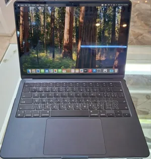 New Laptop Apple MacBook Air 2022 M2 8GB Apple M2 SSD 256GB