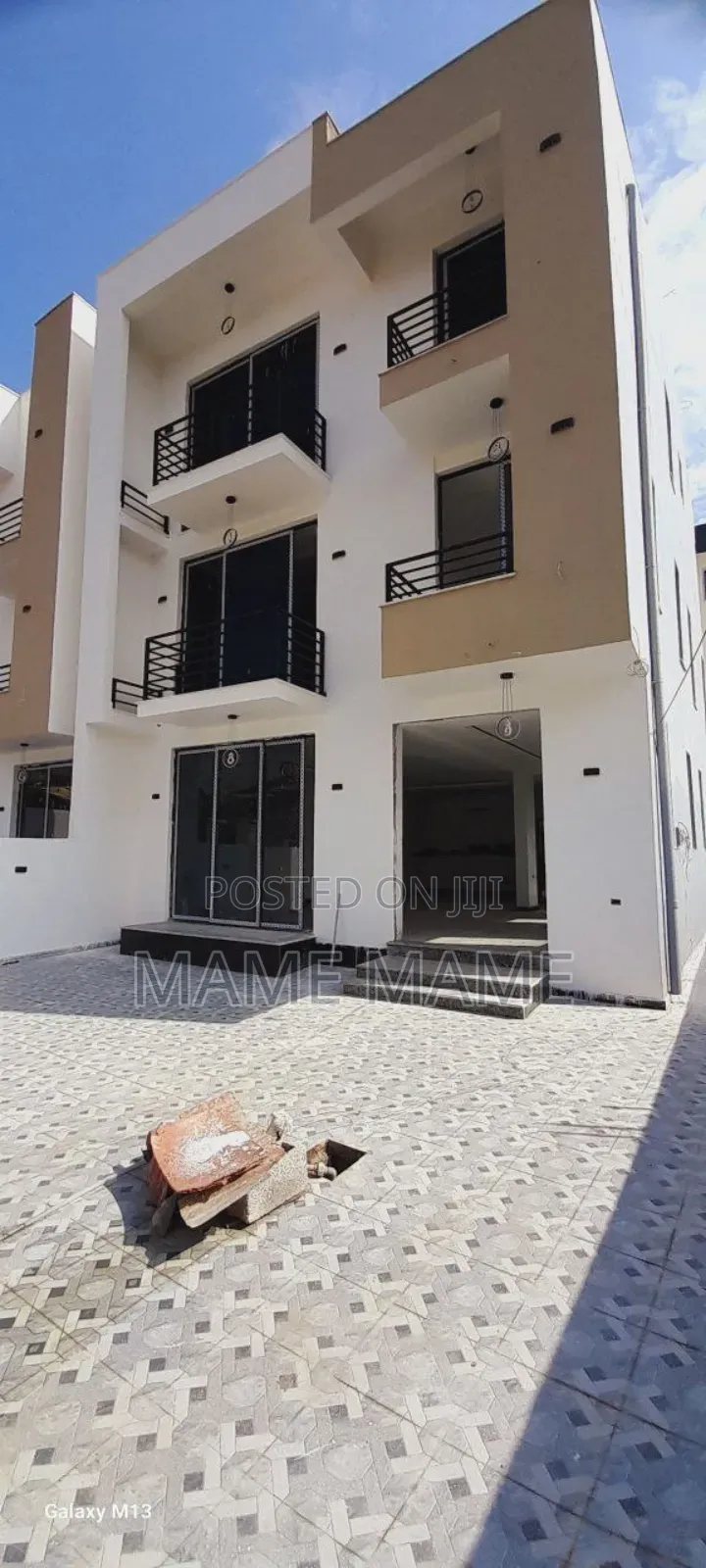 10bdrm House in Addis Abeba, Bole for sale