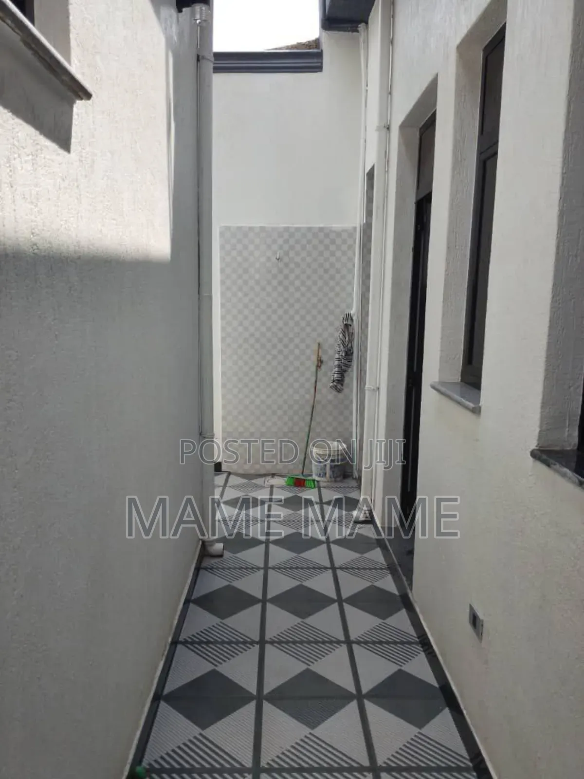 5bdrm Villa in Addis Abeba, Bole for sale