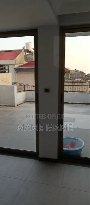 8bdrm House in Addis Abeba, Bole for sale