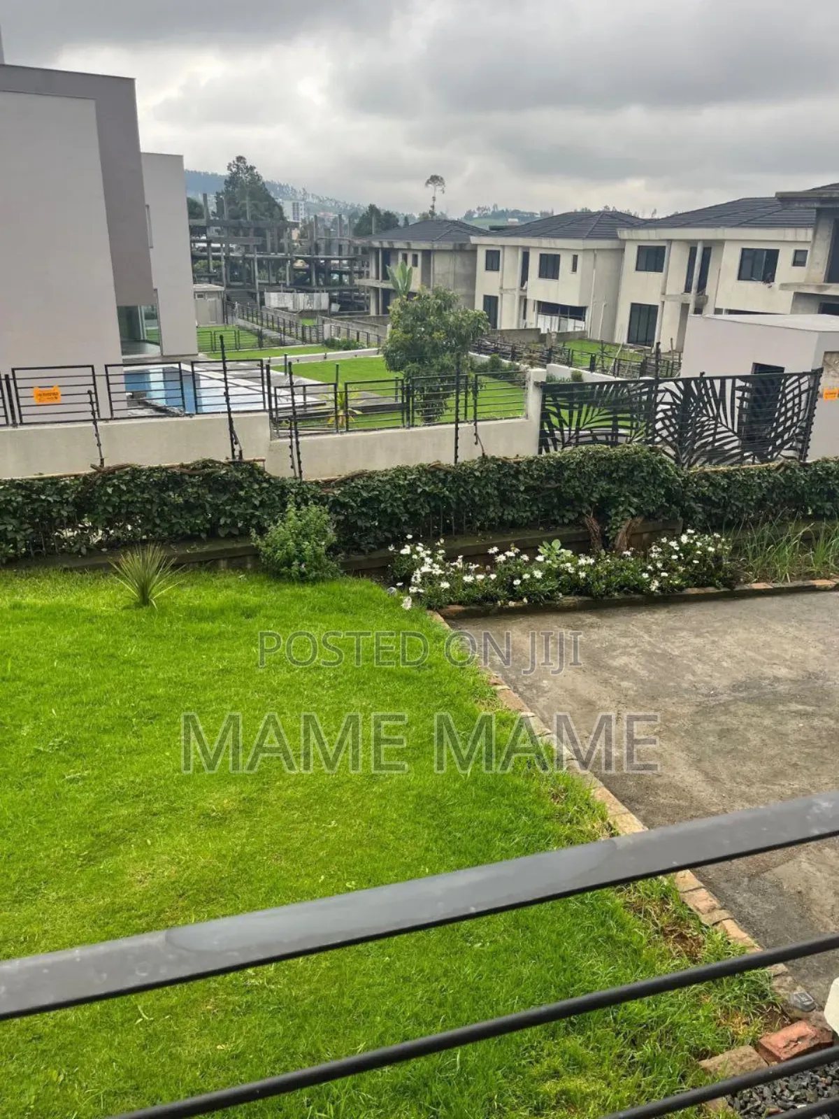 7bdrm House in Addis Abeba, Bole for sale