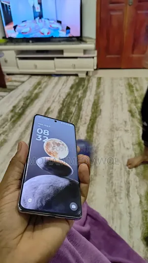 Photo - Oppo Reno10 256 GB Bronze