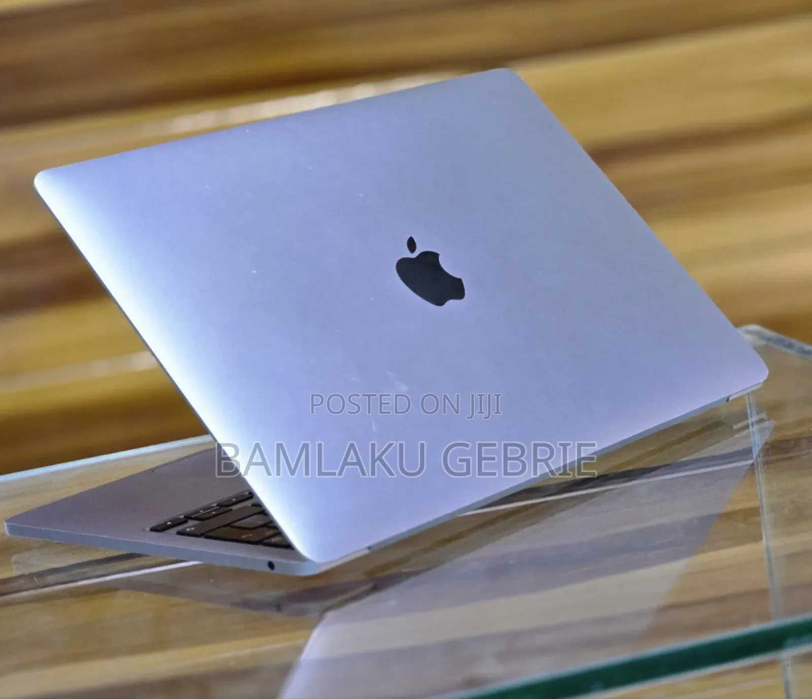 New Laptop Apple MacBook Pro 2022 M2 8GB Intel Core I5 SSD 256GB