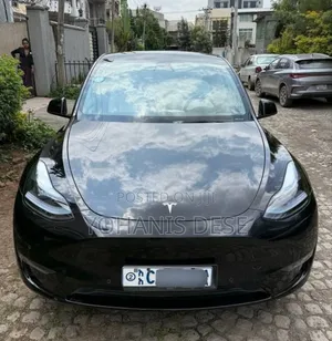Photo - Tesla Model Y 2024 Black