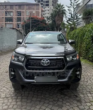 Photo - Toyota Hilux 2021 Blue