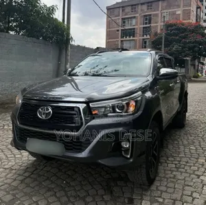 Toyota Hilux 2021 Blue