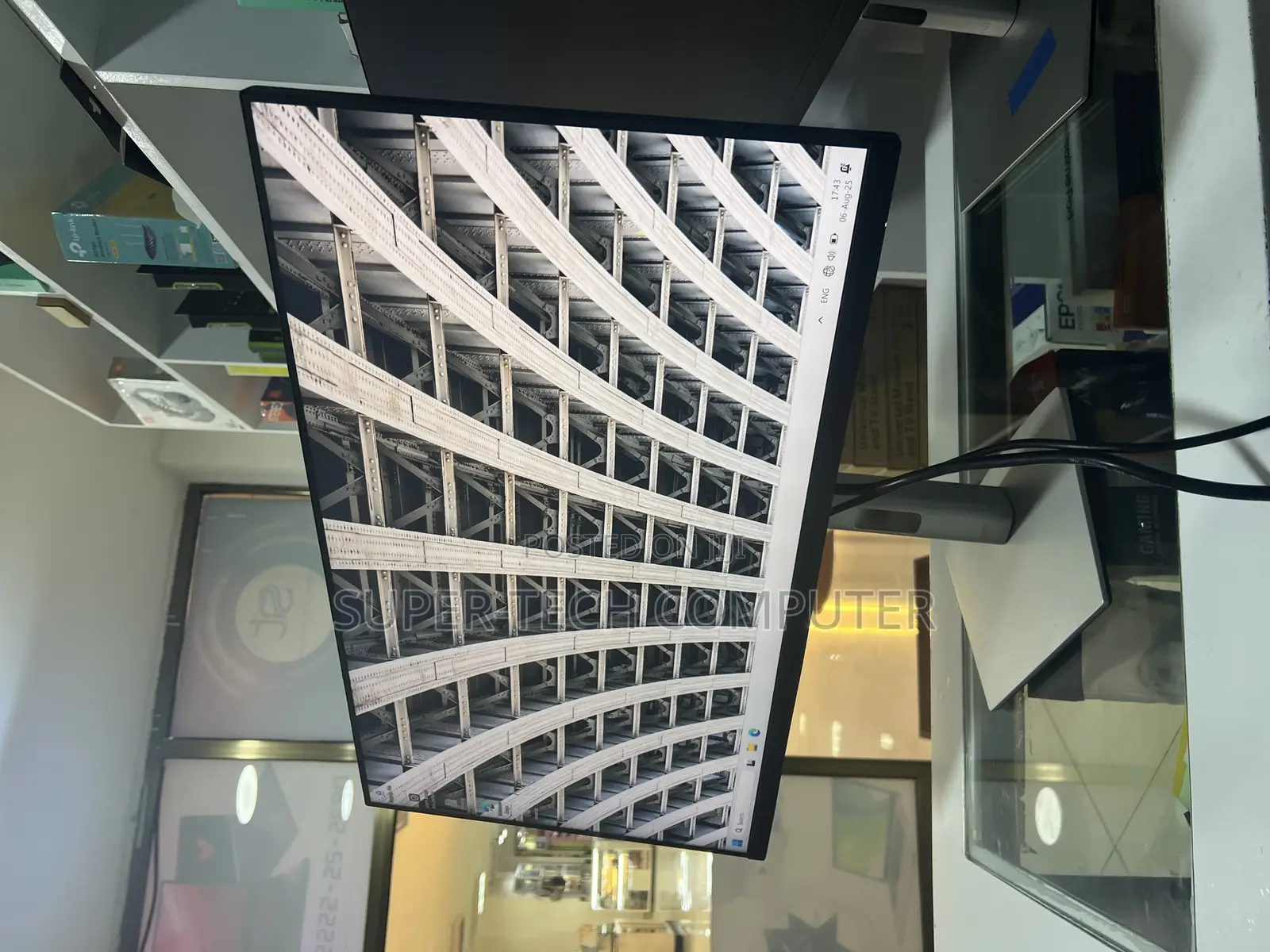 Dell 27 Inch Frameless Monitor by Discount Price Almost New