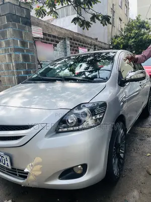 Photo - Toyota Belta 2007 Silver