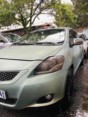 Photo - Toyota Belta 2007 Beige