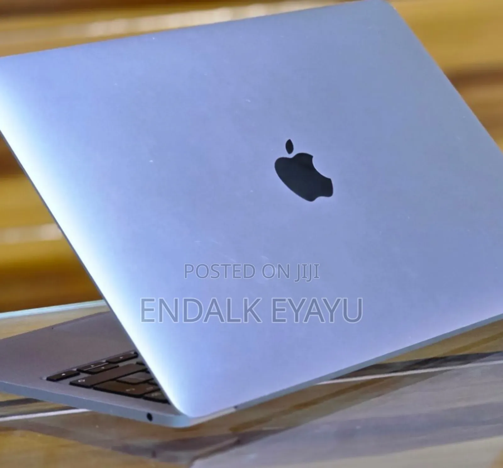 New Laptop Apple MacBook Pro 2022 M2 8GB Apple M2 SSD 256GB