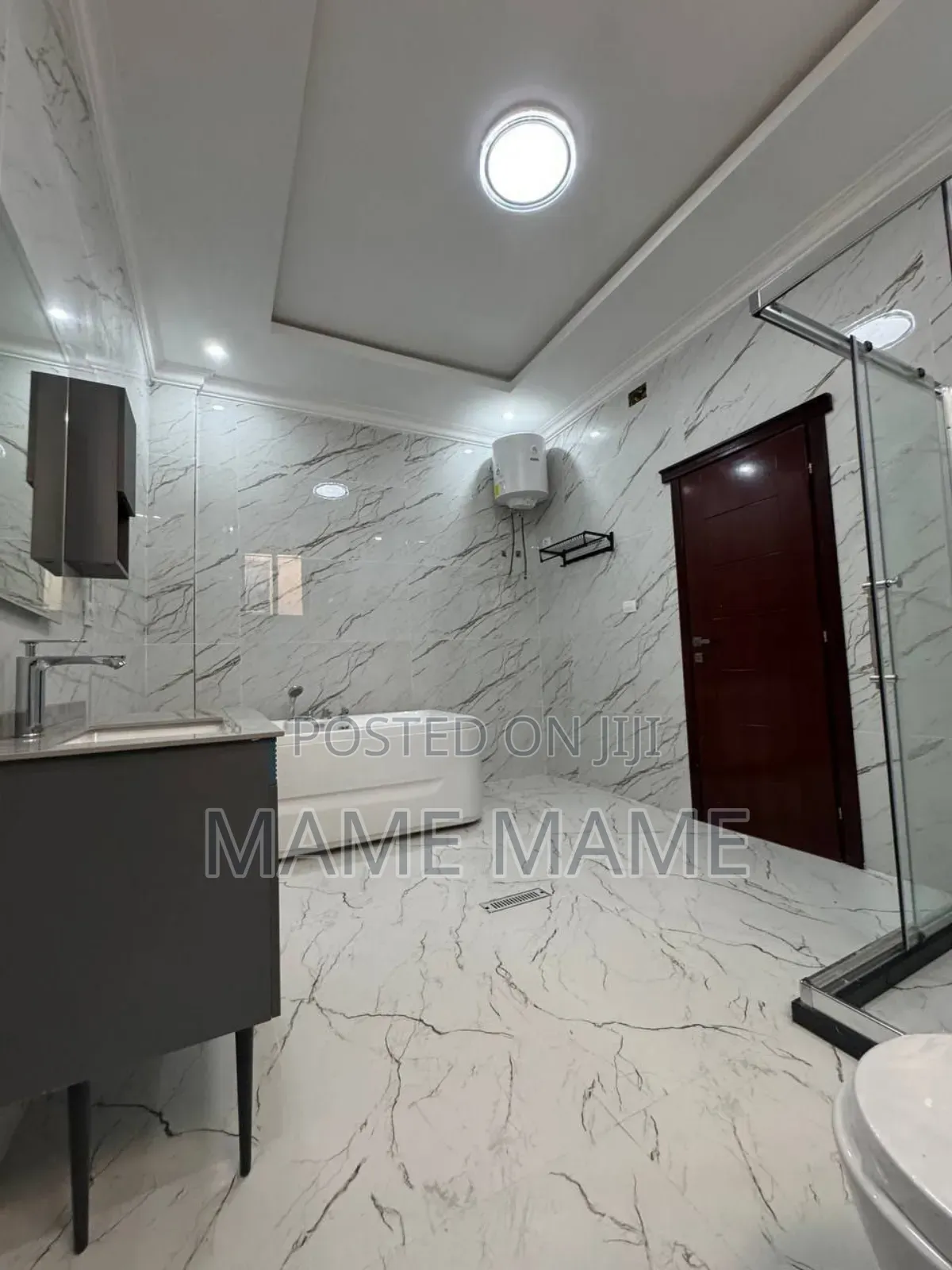 7bdrm House in Addis Abeba, Bole for sale