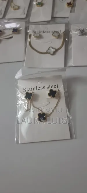 Photo - Jewelry Necklace With Earrings