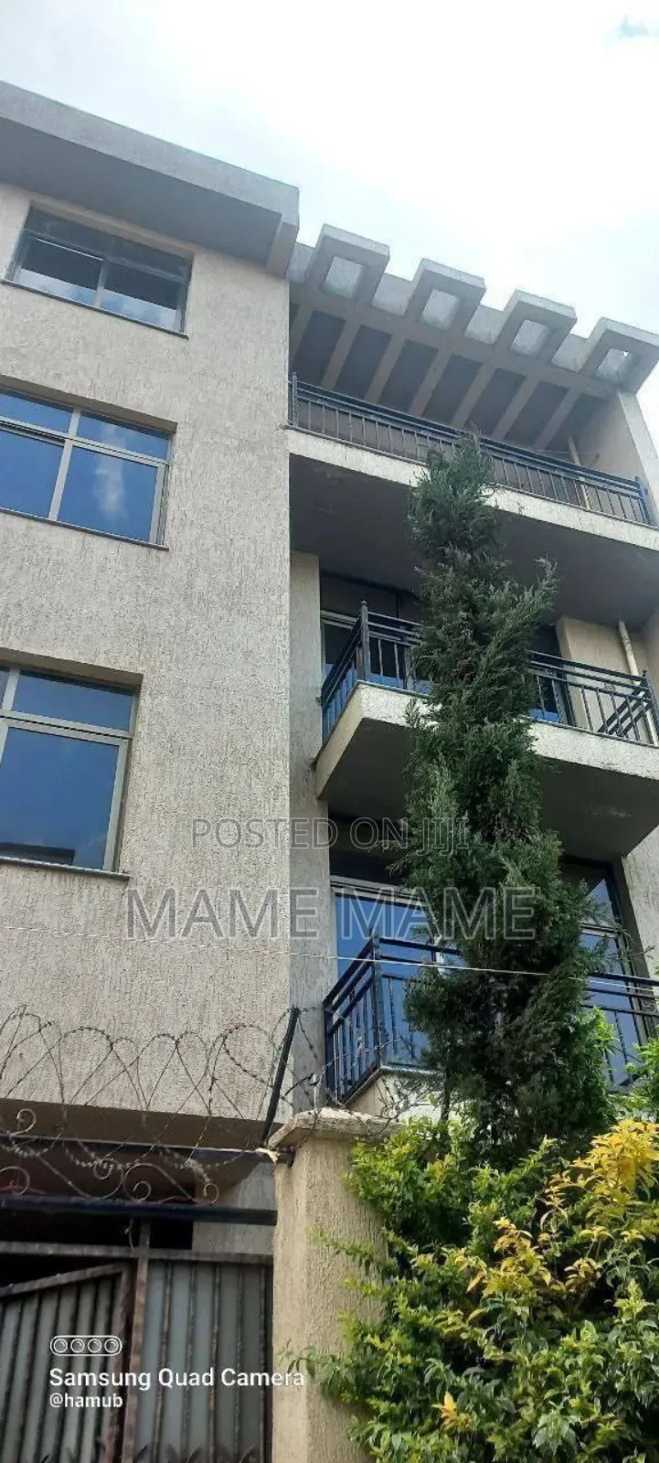 5bdrm House in Addis Abeba, Bole for sale
