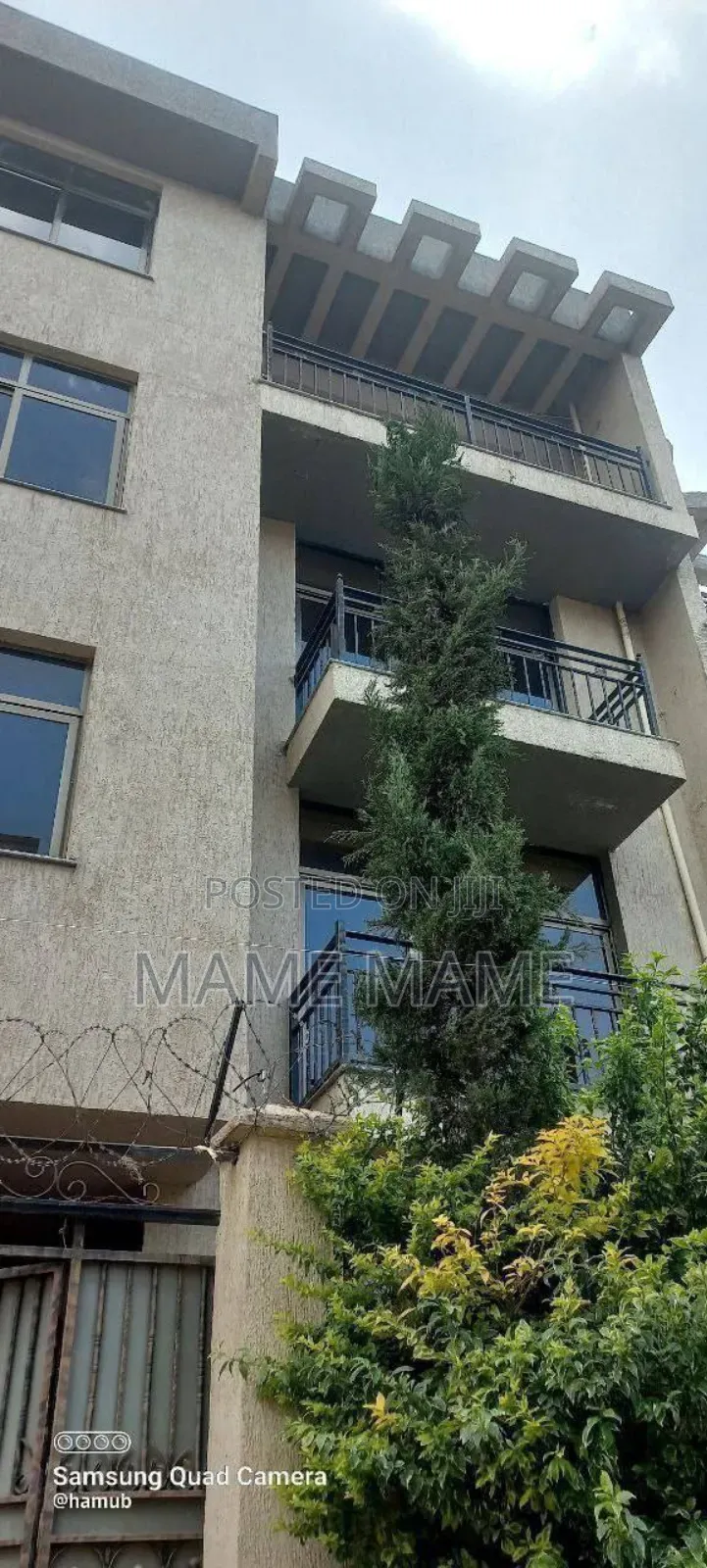 5bdrm House in Addis Abeba, Bole for sale