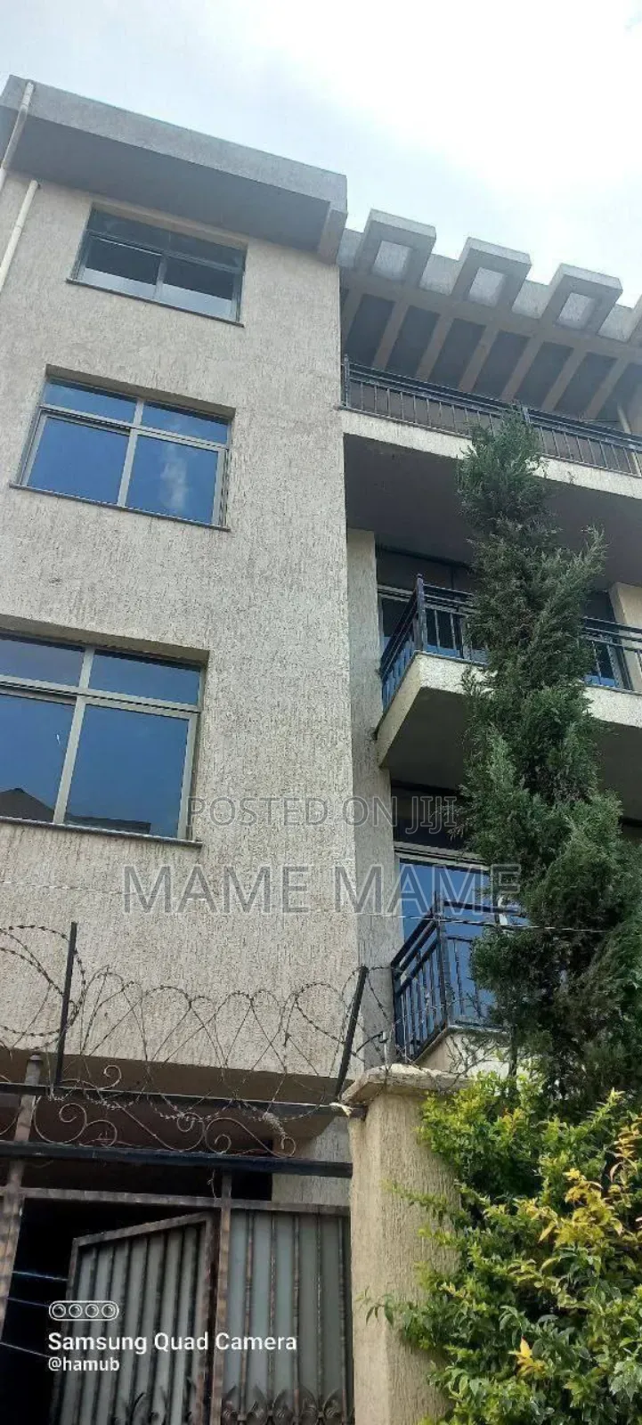 5bdrm House in Addis Abeba, Bole for sale