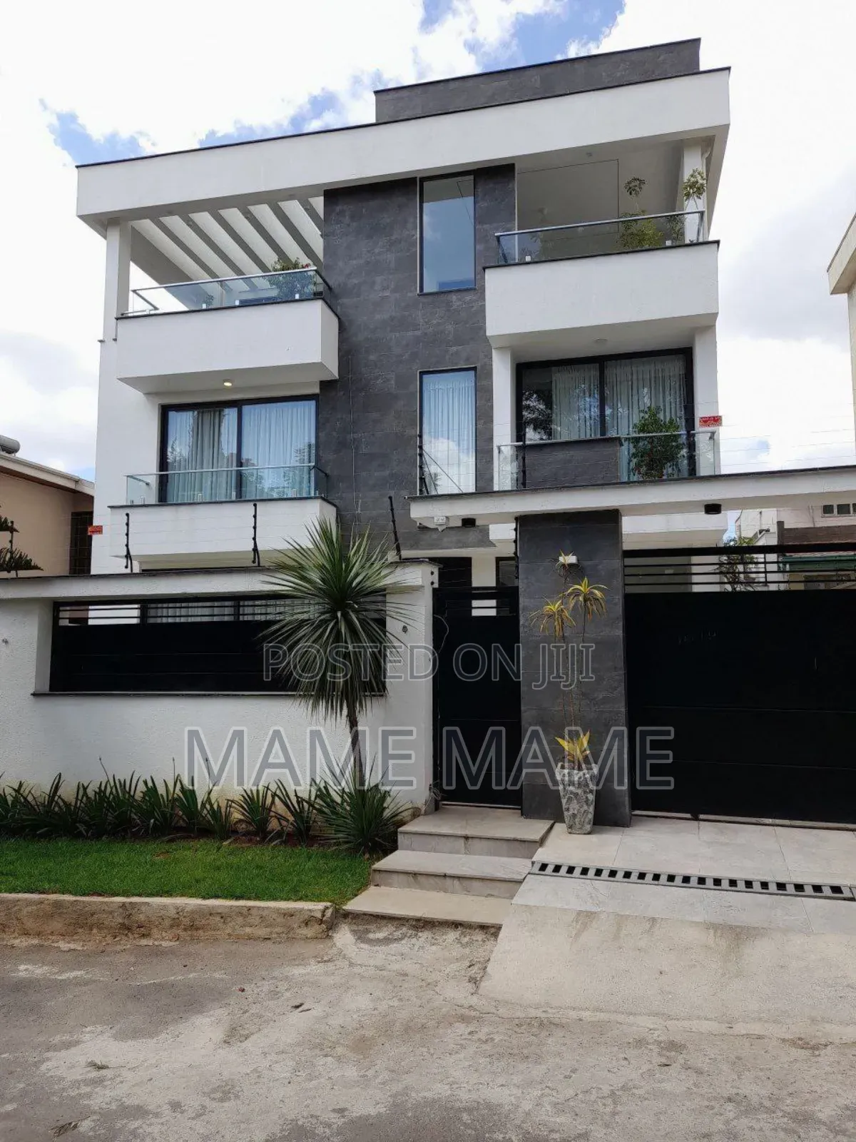 7bdrm House in Addis Abeba, Bole for sale