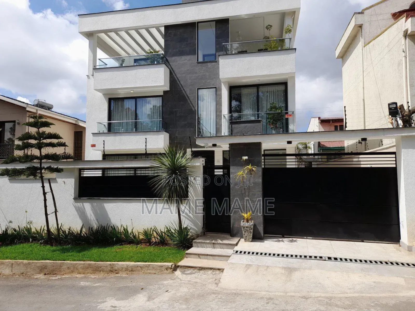7bdrm House in Addis Abeba, Bole for sale