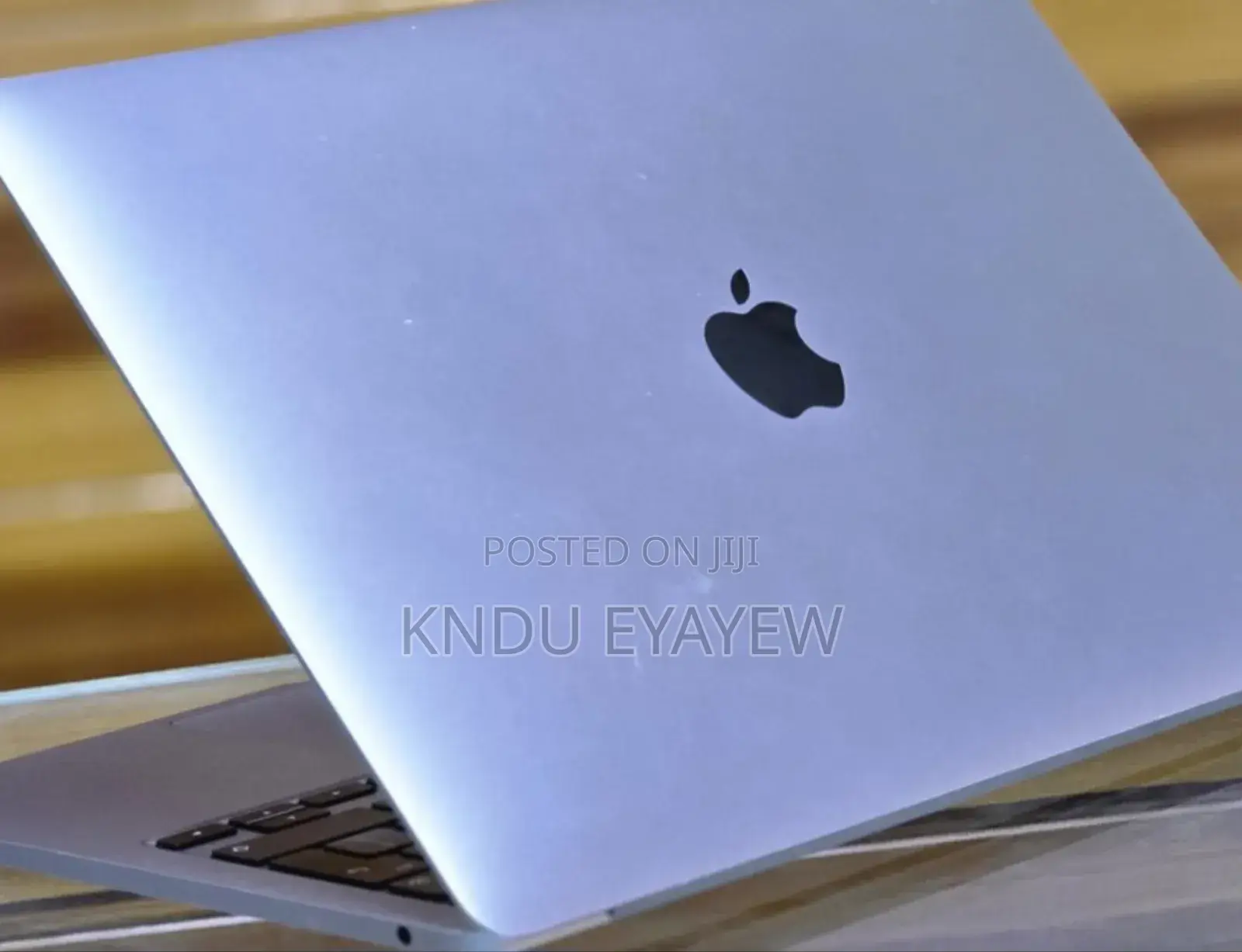 New Laptop Apple MacBook Pro M1 8GB Apple M2 SSD 256GB