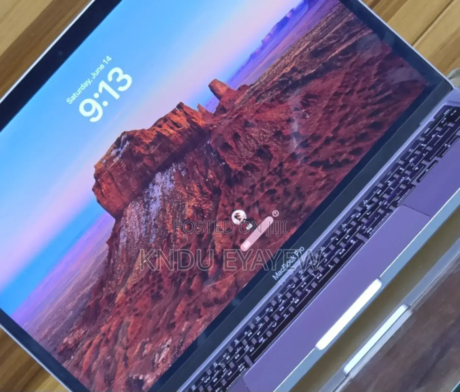 New Laptop Apple MacBook Pro M1 8GB Apple M2 SSD 256GB