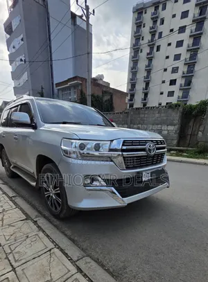 Toyota Land Cruiser 2011 Silver