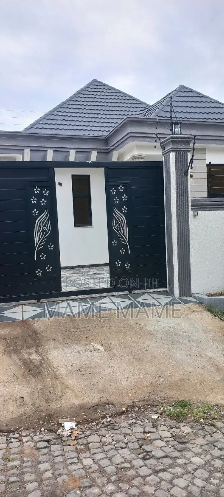 5bdrm Villa in Addis Abeba, Bole for sale
