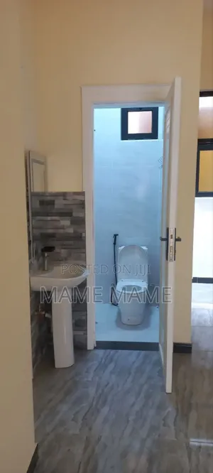 8bdrm House in Addis Abeba, Bole for sale