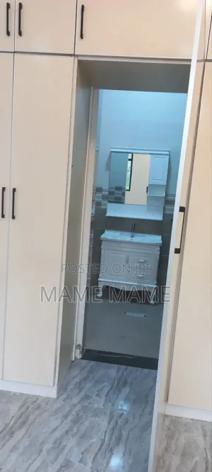 8bdrm House in Addis Abeba, Bole for sale