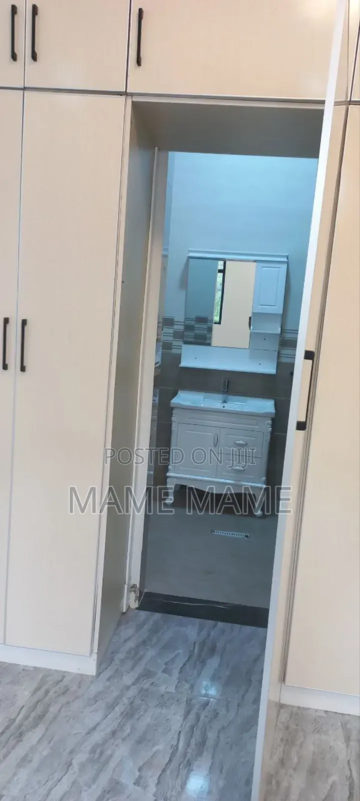 8bdrm House in Addis Abeba, Bole for sale