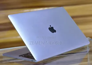 Photo - New Laptop Apple MacBook Pro 2022 M2 8GB Intel Core I7 SSD 256GB