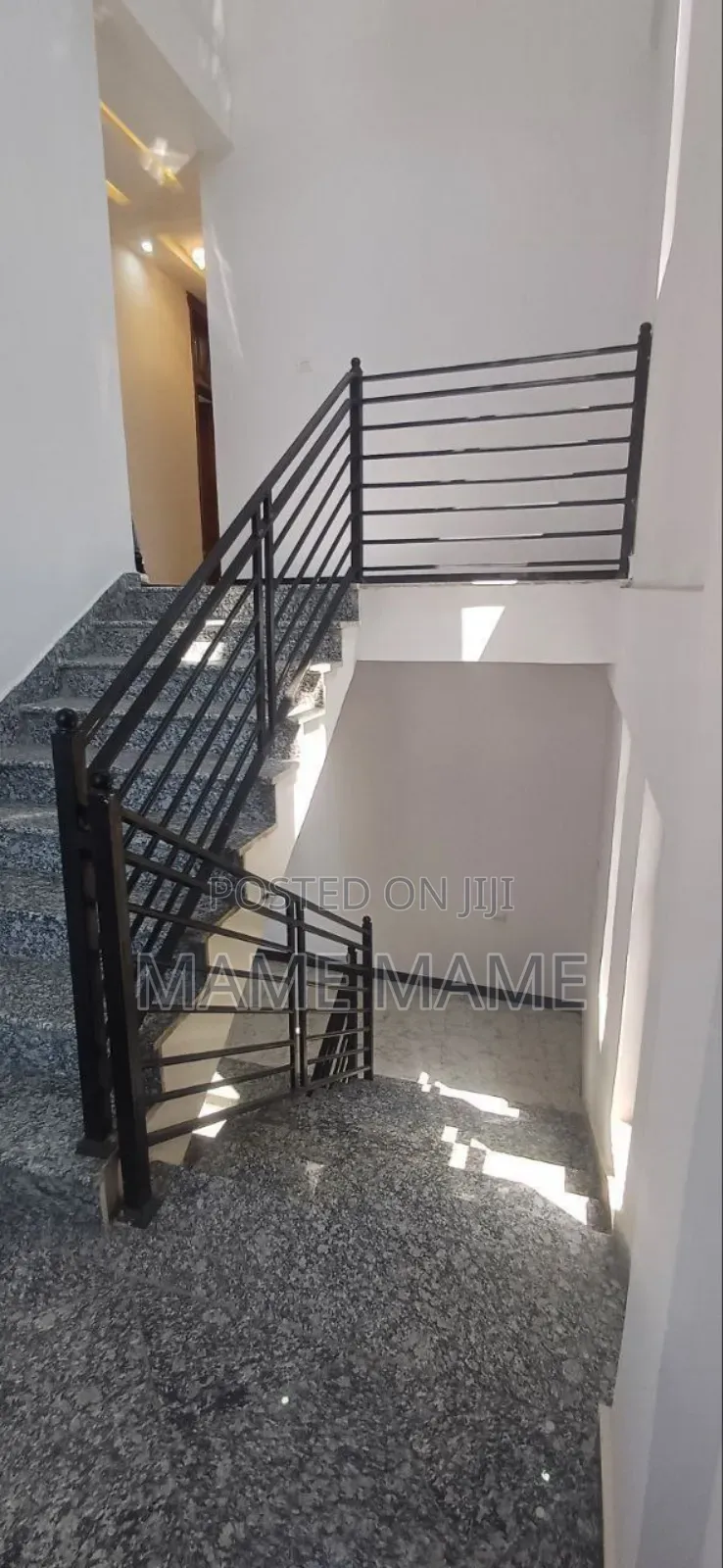 8bdrm House in Addis Abeba, Bole for sale