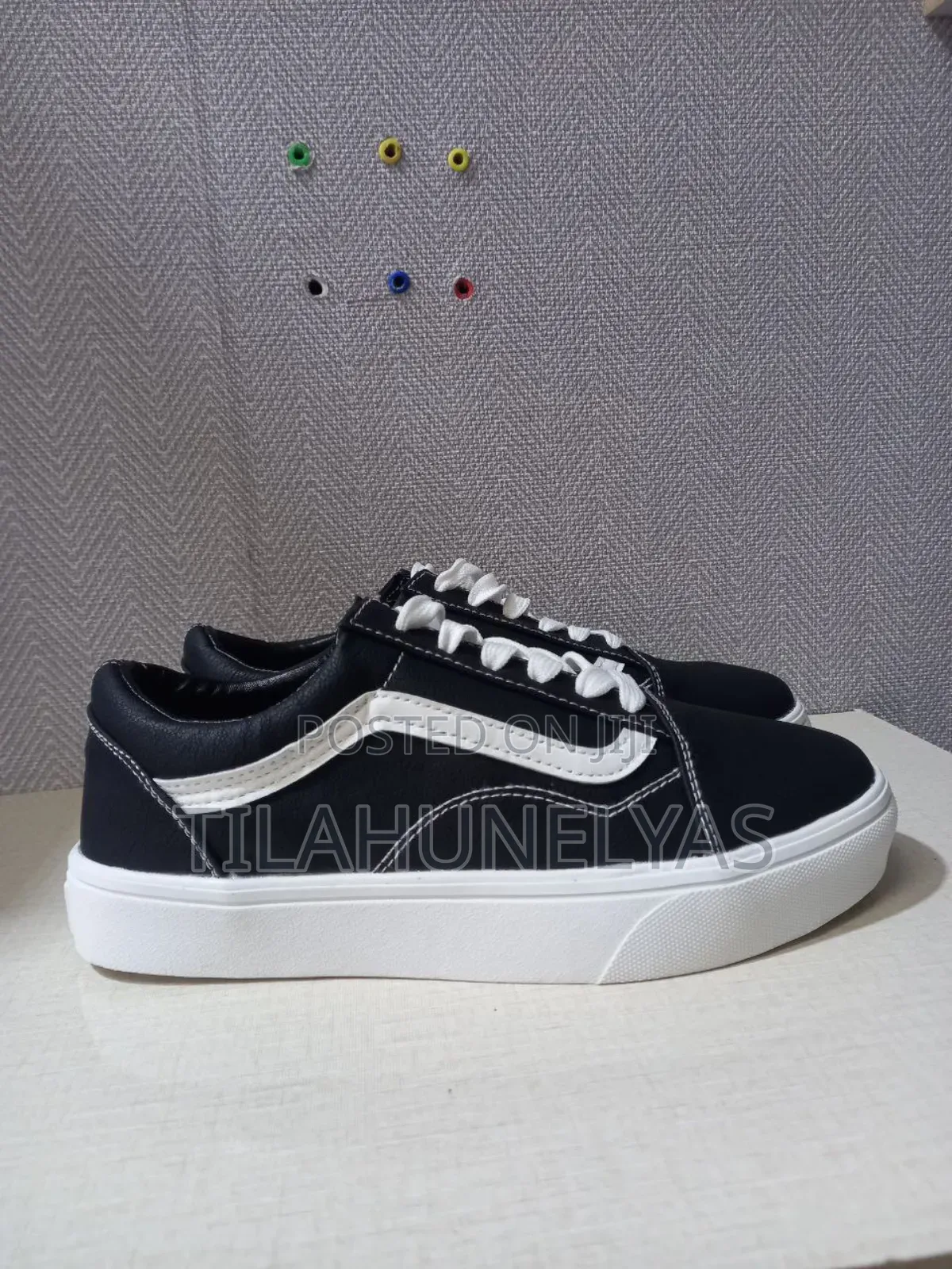 Vans for Girl's and Man's Black and White