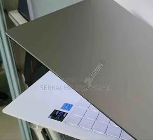 New Laptop Samsung S3510 8GB Intel Core I5 SSD 256GB