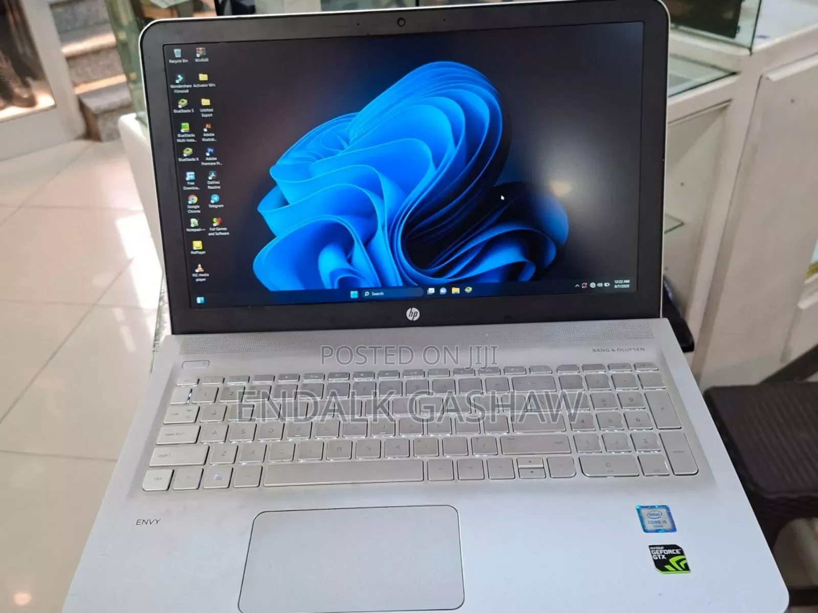 New Laptop HP Envy X360 12GB Intel Core I5 SSD 1T
