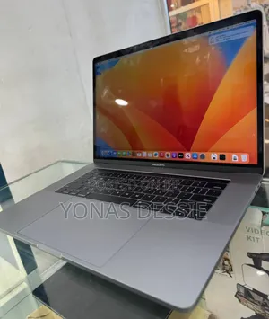 Photo - New Laptop Apple MacBook Pro 2017 16GB Intel Core i7 SSD 512GB