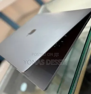 New Laptop Apple MacBook Pro 2017 16GB Intel Core i7 SSD 512GB