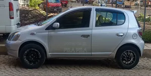 Photo - Toyota Vitz 1.0 FWD 3dr 2001 Silver